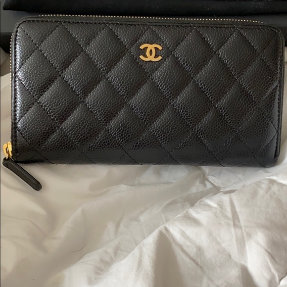 SOLD Chanel classic black caviar long wallet - Picture 2 of 5